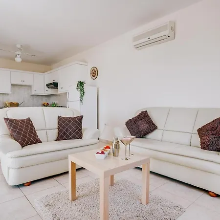 Zoe Apartment