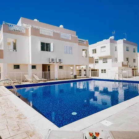 Zoe Paralimni
